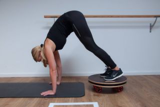 Wexelboard | Übung | Liegestütz (Beine angewinkelt)